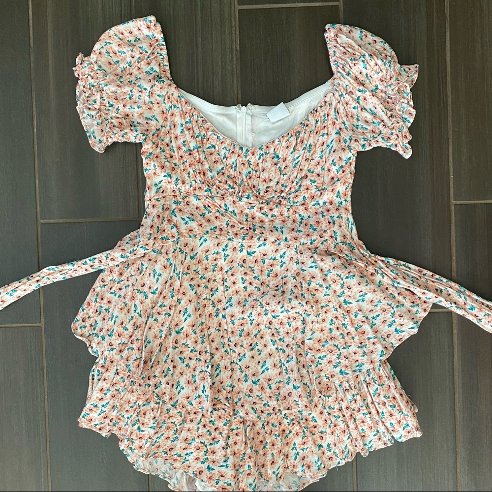 Selfie Leslie romper